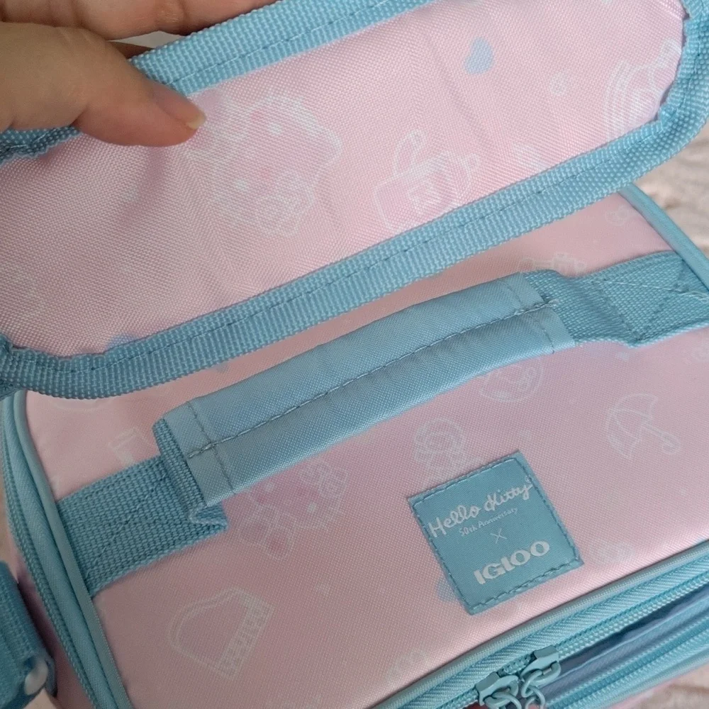 Igloo x Hello Kitty 50th Anniversary Limited Edition 9-can Cooler Bag - Picture 8 of 10